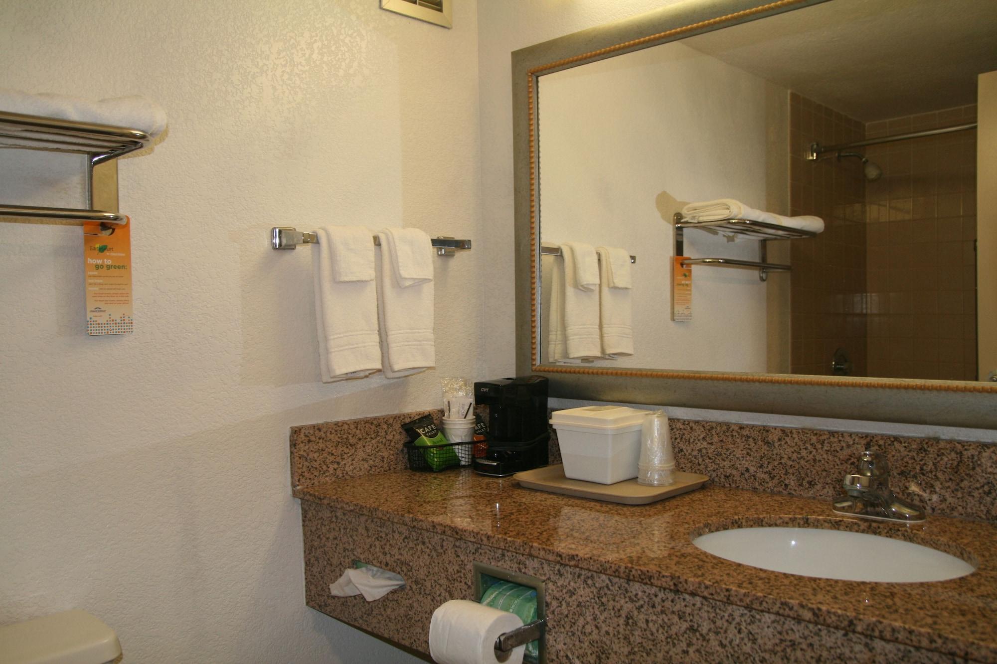 Howard Johnson By Wyndham Hattiesburg Exterior photo